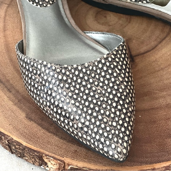 Audrey Brooke Gray and Green Strappy Flats - Picture 5 of 5